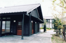 02.03 玄関廻り.jpg