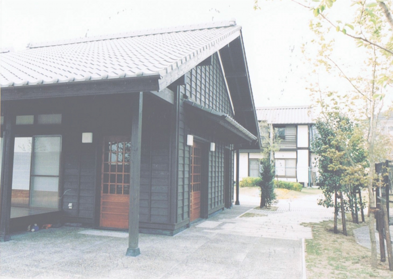 02.03 玄関廻り.jpg