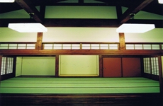 06.13 板の間の勾配天井.jpg