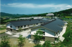 03.06 外観全景(南東面).jpg