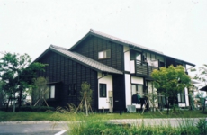 06.03 北入り外観1.jpg